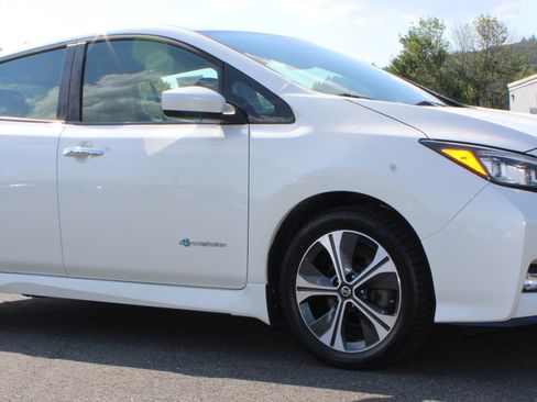 Used 2019 Nissan Leaf SV Plus w/ SV Plus Technology Package FWD image 5