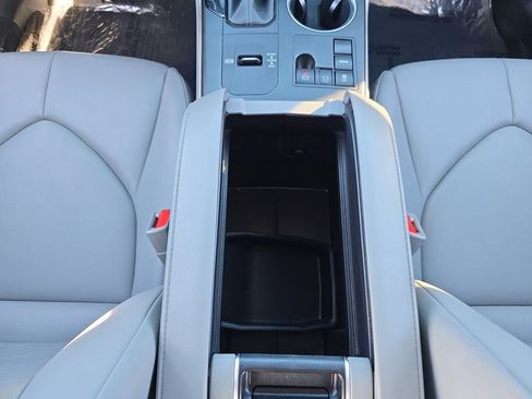 Certified 2023 Toyota Highlander XLE image 18