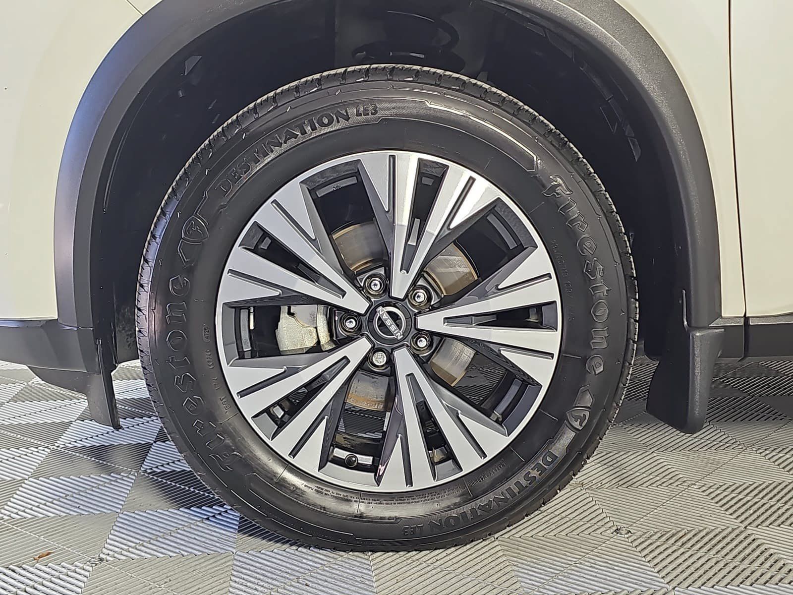 Used 2023 Nissan Rogue SV w/ SV Premium B Package FWD image 10