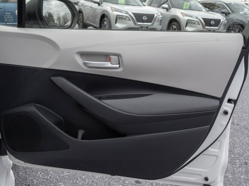 Used 2021 Toyota Corolla LE image 27