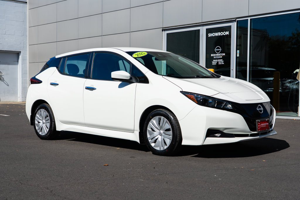 Used 2025 Nissan Leaf S FWD image 1