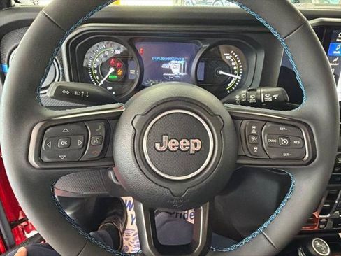 Certified 2025 Jeep Wrangler Unlimited Rubicon 4xe w/ Convenience Group AWD/4WD image 8