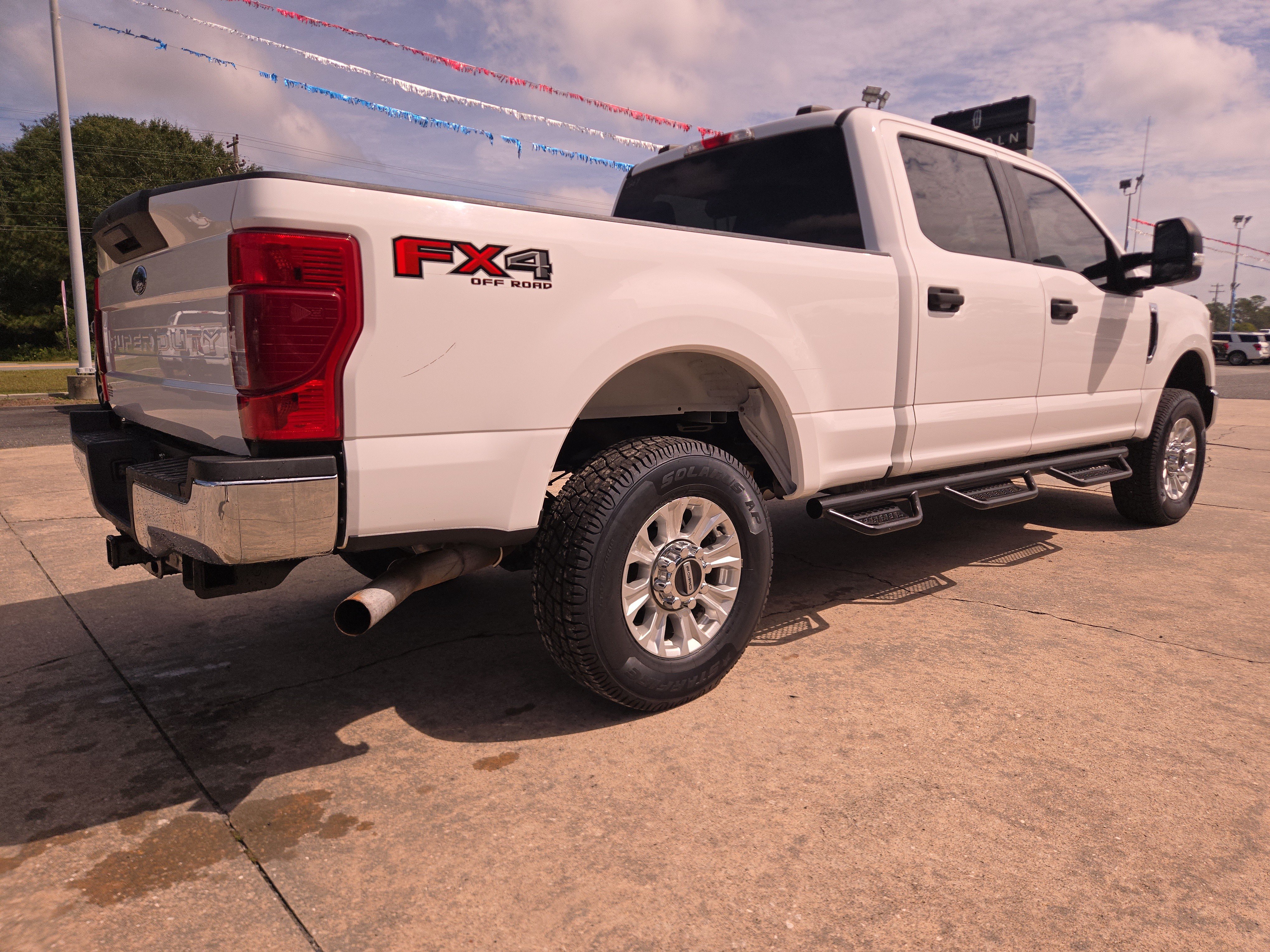 Used 2021 Ford F250 XLT w/ FX4 Off-Road Package AWD/4WD image 6