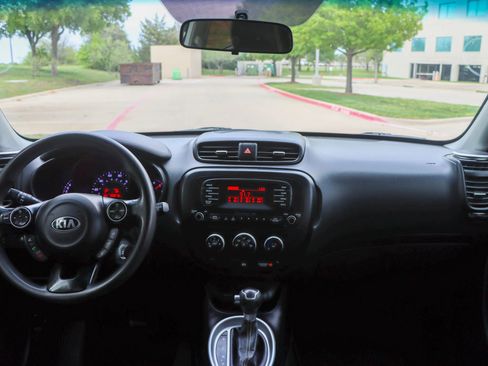 Used 2015 Kia Soul + image 24