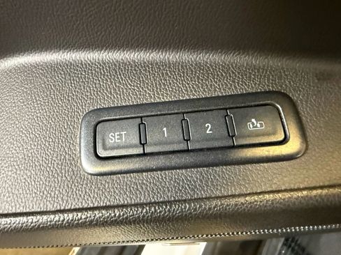 Used 2017 GMC Yukon Denali w/ Open Road Package image 10