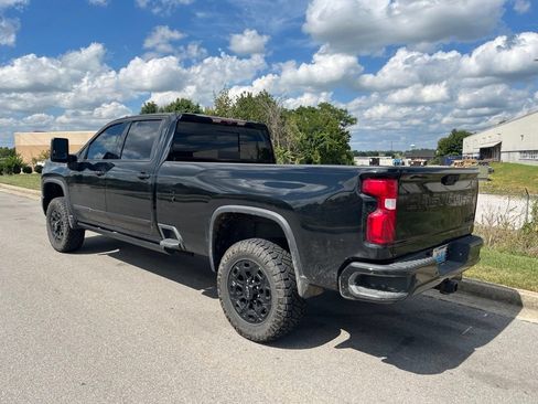 Used 2024 Chevrolet Silverado 2500 High Country w/ Midnight Edition AWD/4WD image 4