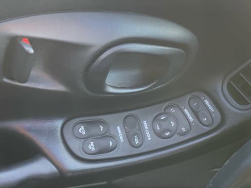 Used 1999 Chevrolet Corvette Coupe w/ Roof Pkg image 21