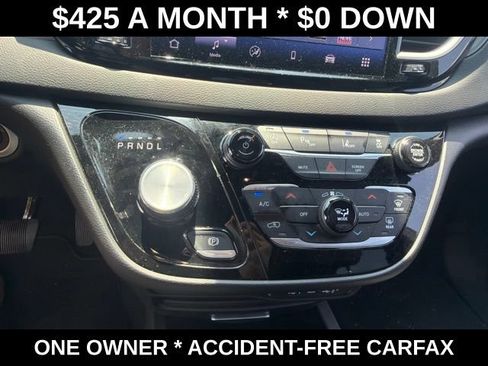 Used 2025 Chrysler Pacifica Select FWD image 24