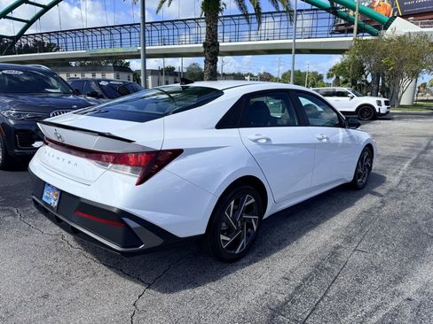 Used 2025 Hyundai Elantra Sport image 3