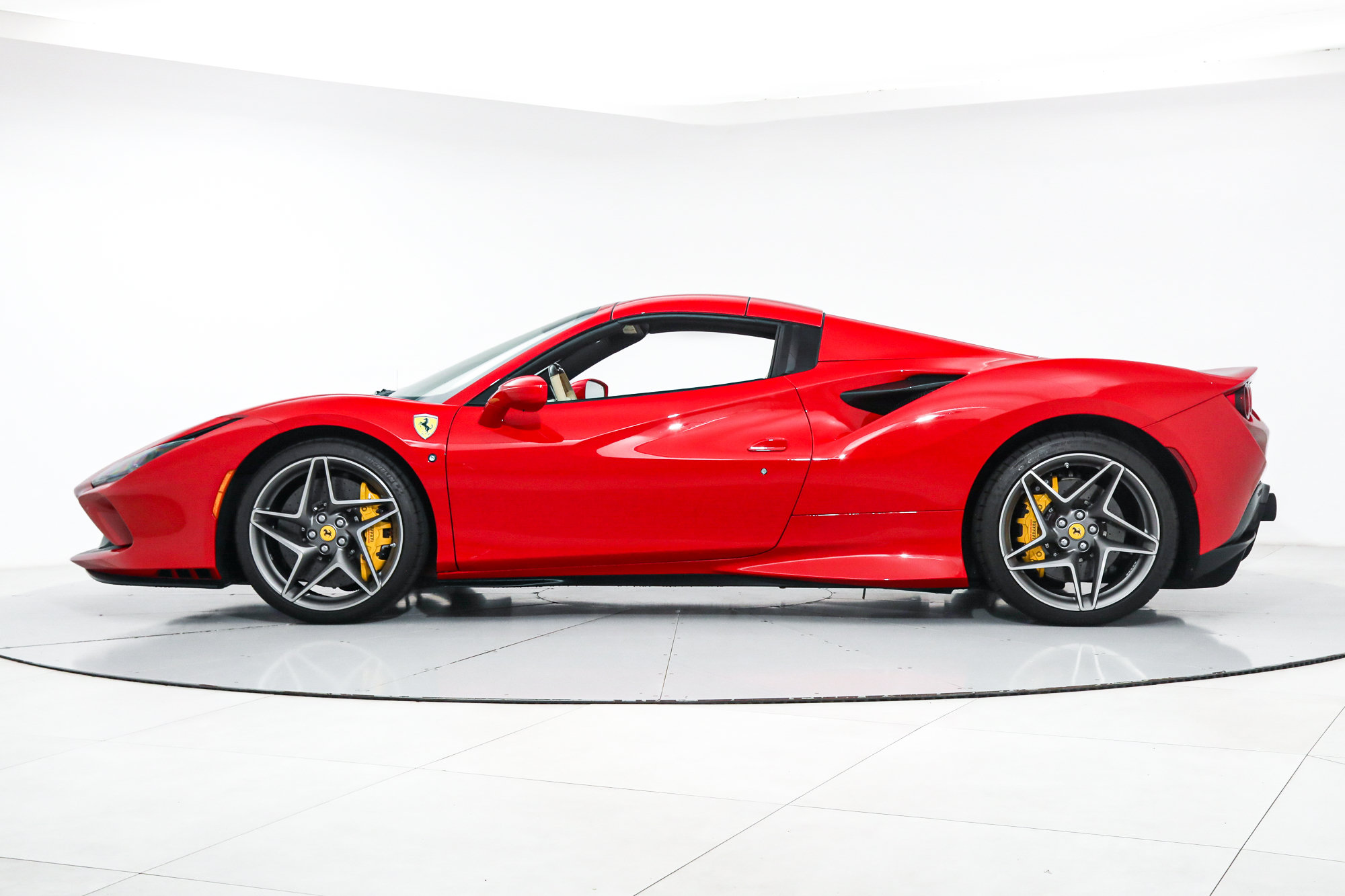 Certified 2022 Ferrari F8 Tributo RWD image 7