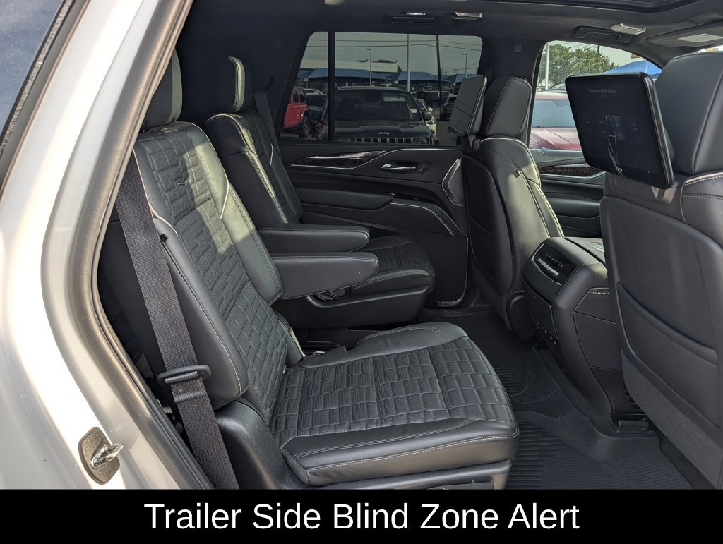 Used 2022 Cadillac Escalade Premium Luxury Platinum w/ Heavy-Duty Trailer Package AWD/4WD image 35