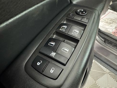 Used 2021 Jeep Grand Cherokee Laredo image 39