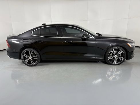Used 2020 Volvo S60 T5 Inscription image 9