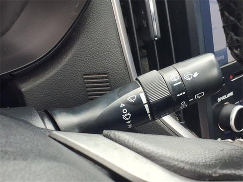 Used 2020 Subaru Forester Limited image 18