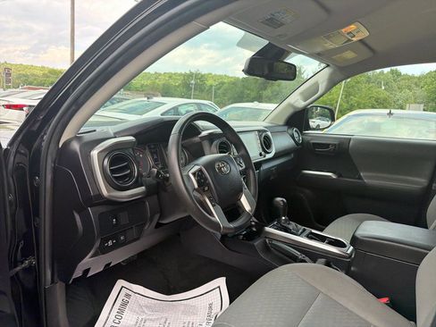 Used 2023 Toyota Tacoma SR5 AWD/4WD image 18