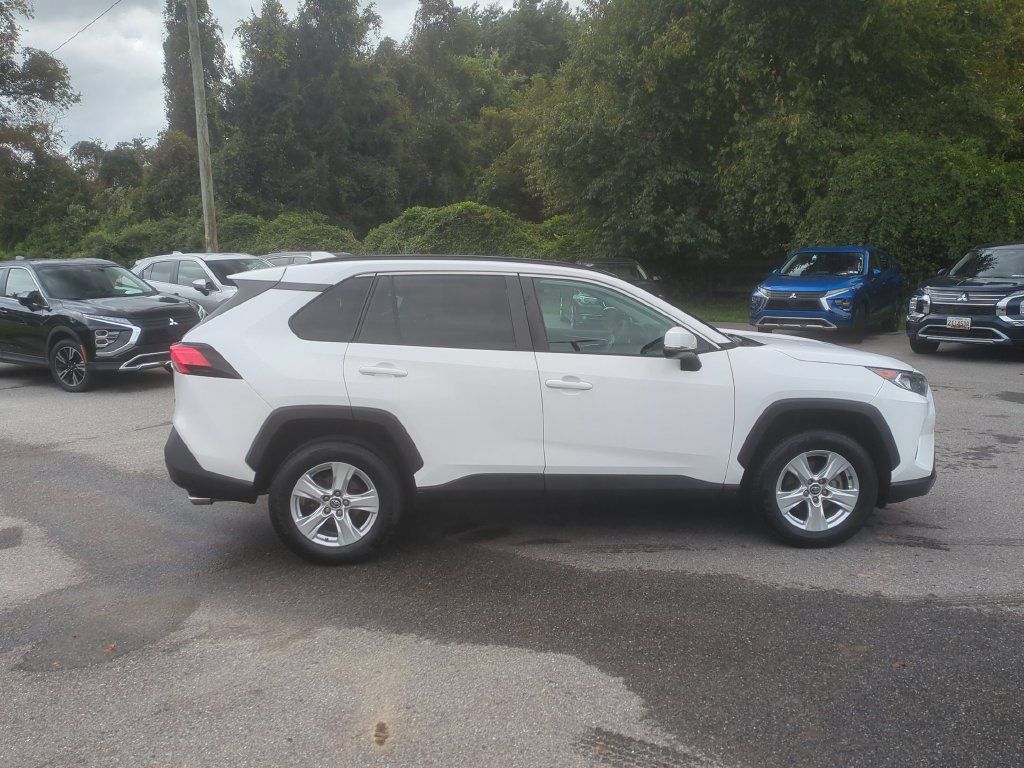 Used 2020 Toyota RAV4 XLE FWD image 4