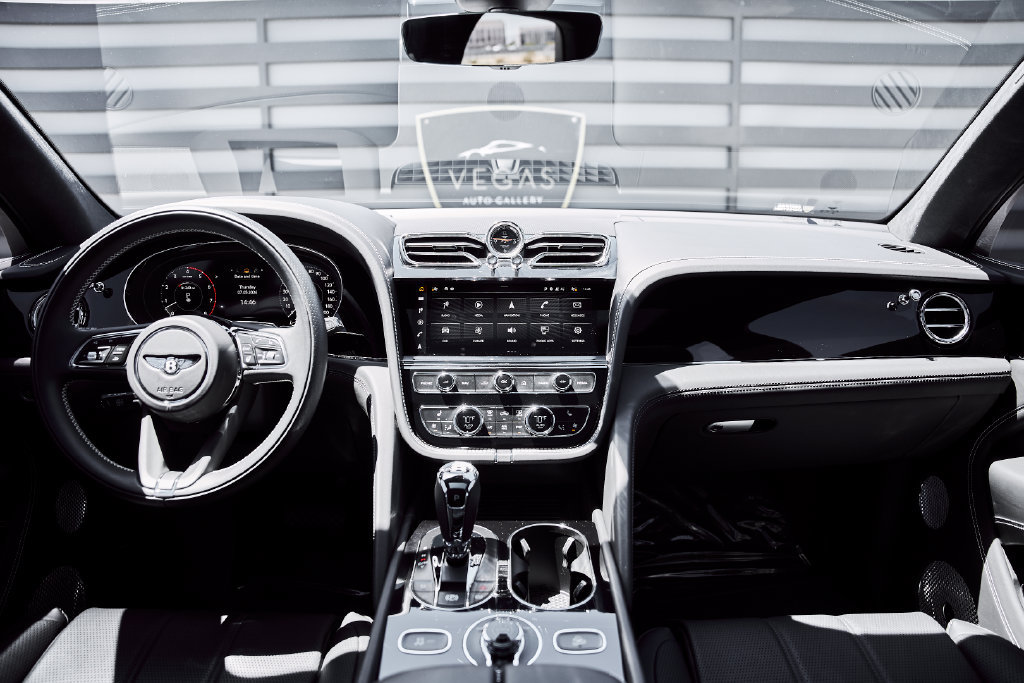Used 2024 Bentley Bentayga AWD/4WD image 50