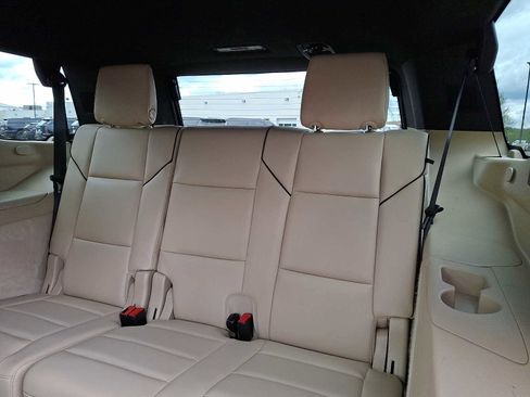 Used 2022 Cadillac Escalade Premium Luxury AWD/4WD image 10