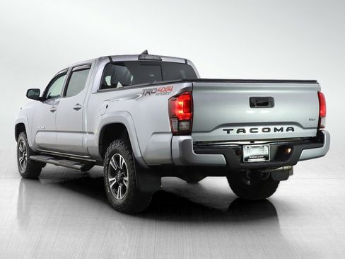 Used 2018 Toyota Tacoma TRD Sport image 3