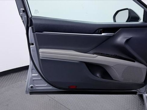 Used 2023 Toyota Camry SE FWD image 13