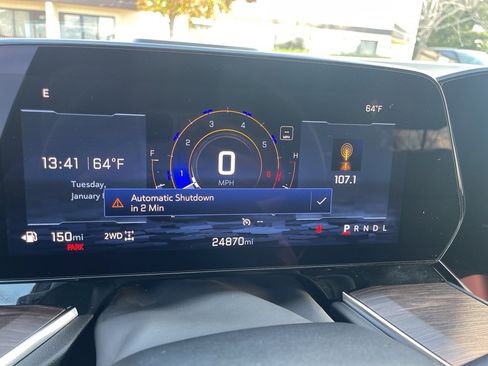 Used 2025 Chevrolet Suburban Z71 image 26