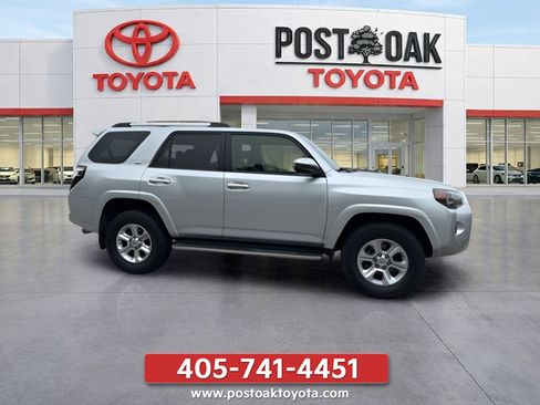 Used 2022 Toyota 4Runner SR5 AWD/4WD image 7