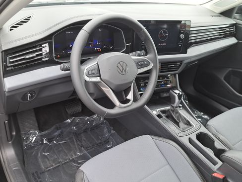 Certified 2025 Volkswagen Jetta SE FWD image 15