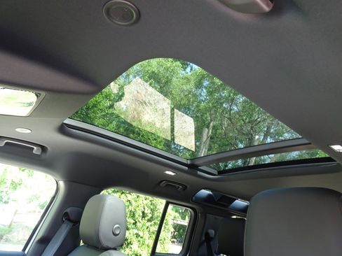 New 2025 Land Rover Defender 110 S image 6