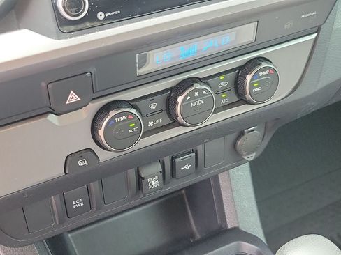 Used 2022 Toyota Tacoma SR5 RWD image 26