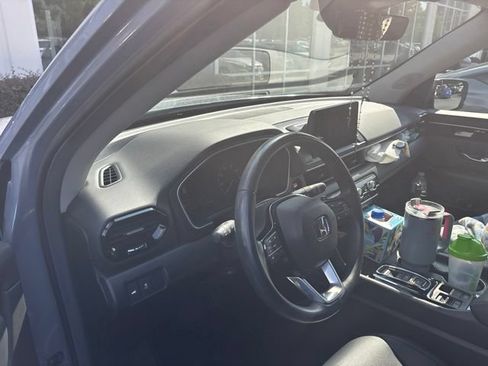 Used 2025 Honda Pilot Touring image 13