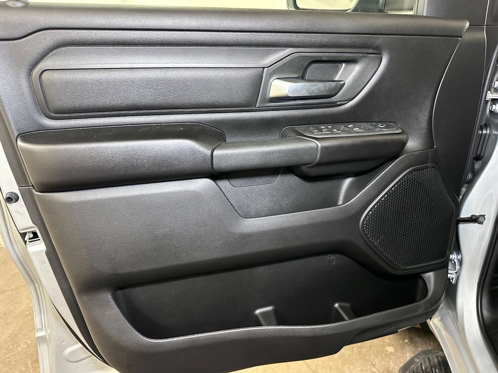 New 2026 RAM 1500 Express AWD/4WD image 17