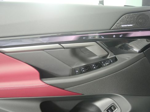 New 2026 BMW i5 eDrive40 w/ M Sport Package image 8