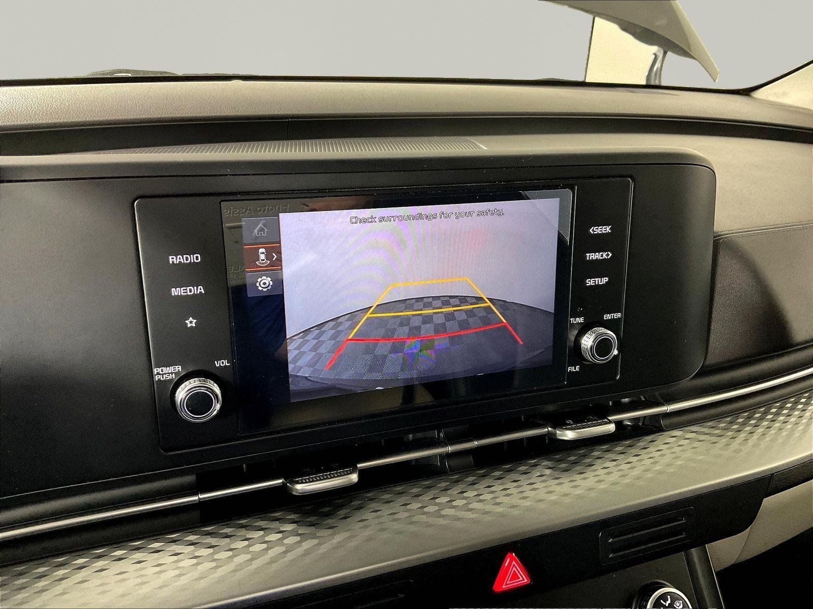 Used 2023 Kia Carnival LX FWD image 14