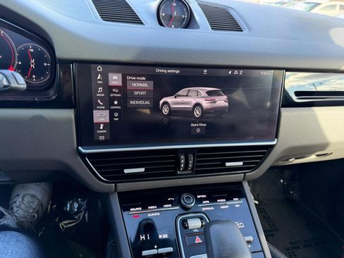 Used 2019 Porsche Cayenne AWD image 13