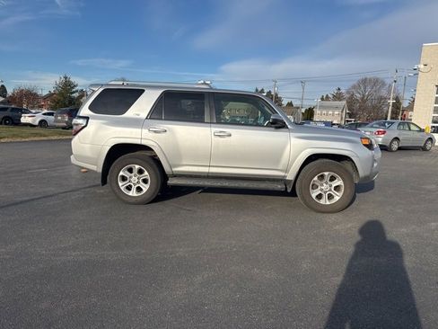 Used 2018 Toyota 4Runner SR5 image 4