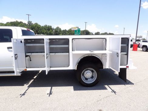 Used 2024 RAM 5500 Tradesman w/ Chrome Appearance Group AWD/4WD image 49