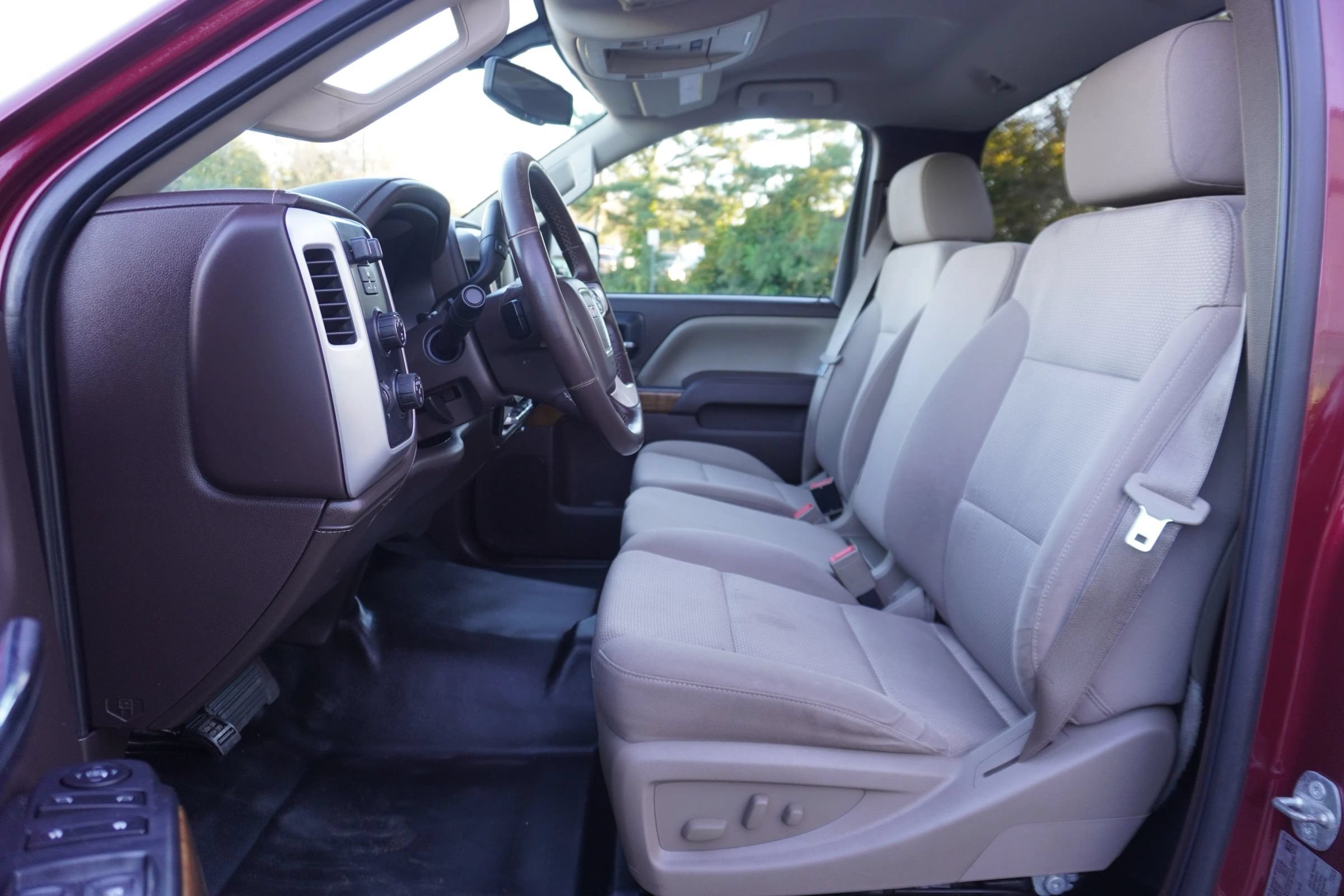 Used 2015 GMC Sierra 2500 SLE w/ SLE Preferred Package AWD/4WD image 9
