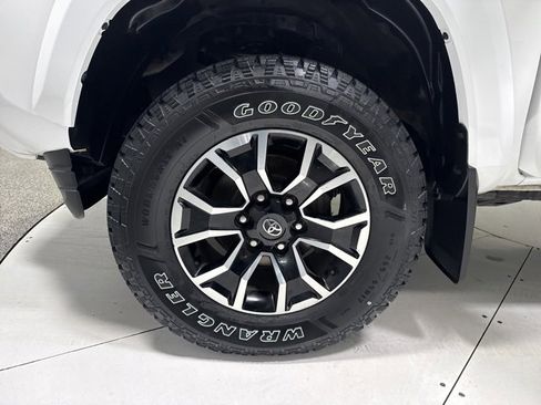 Used 2022 Toyota Tacoma TRD Sport image 5