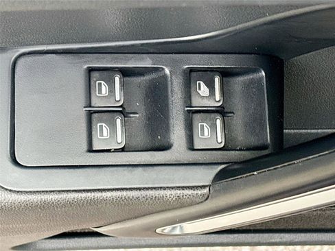 Used 2013 Volkswagen Beetle 2.5 image 17