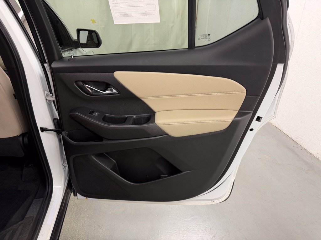 Used 2022 Chevrolet Traverse LS AWD/4WD image 14