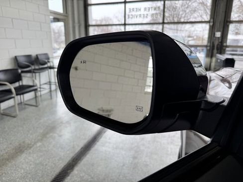 Used 2025 GMC Acadia Elevation image 27