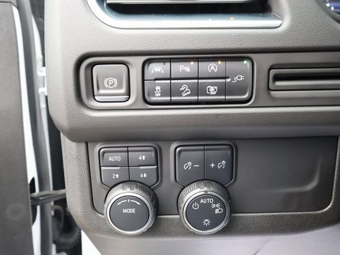 Used 2022 Chevrolet Tahoe Z71 w/ Luxury Package image 13