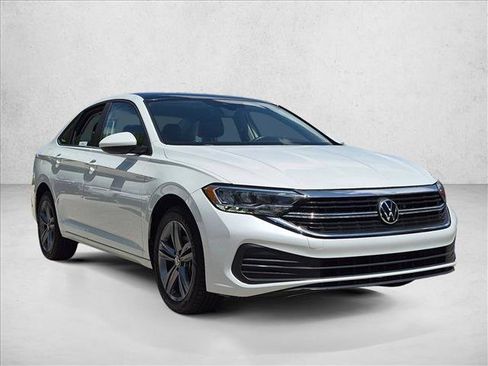 Used 2023 Volkswagen Jetta SE w/ Panoramic Sunroof Package FWD image 3