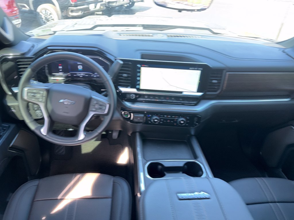 Used 2025 Chevrolet Silverado 2500 High Country w/ Midnight Edition AWD/4WD image 13