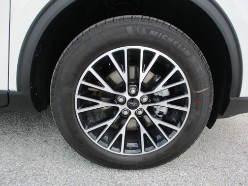 New 2025 Ford Escape SE image 9