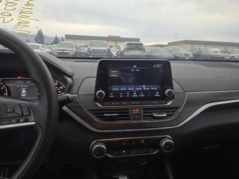 Used 2023 Nissan Altima 2.5 SV image 14