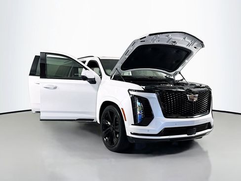 Used 2025 Cadillac Escalade ESV Sport Platinum AWD/4WD image 31