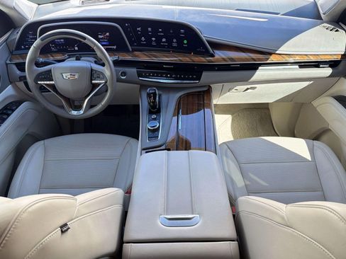 Certified 2024 Cadillac Escalade Premium Luxury Platinum w/ Heavy-Duty Trailer Package image 14