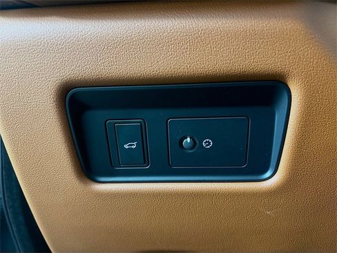 Certified 2024 Jaguar F-PACE SVR image 32