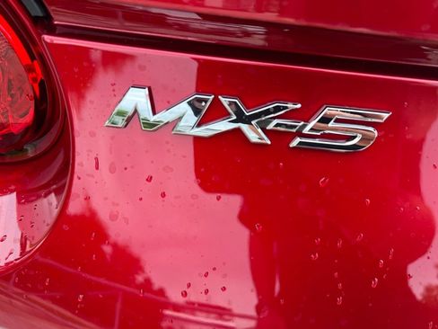 Used 2019 MAZDA MX-5 Miata Grand Touring RWD image 11